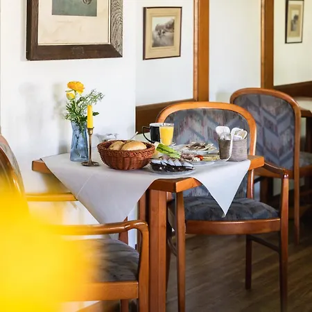 Zur Rennbahn Guest house
